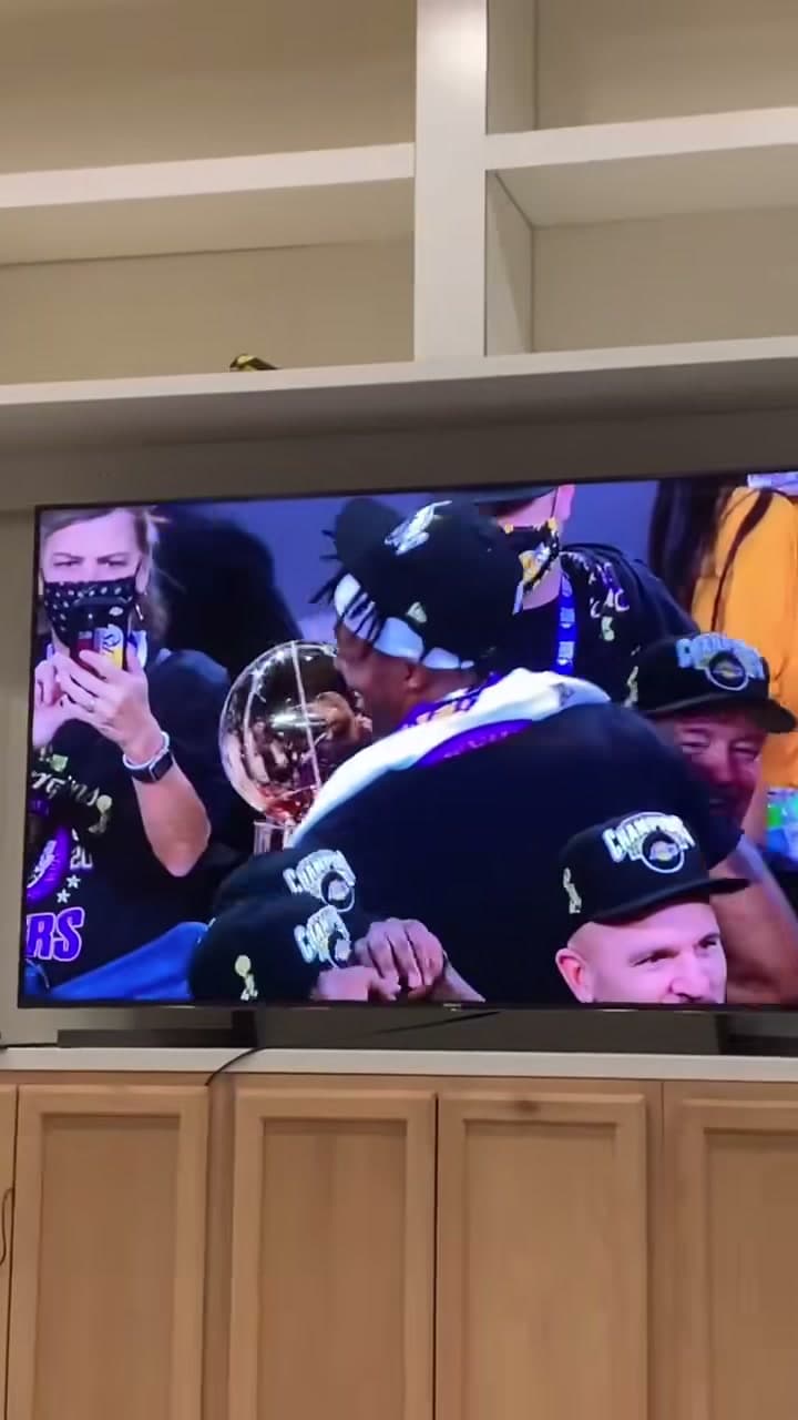 Lettuce-Wrapped Grilled Burgers