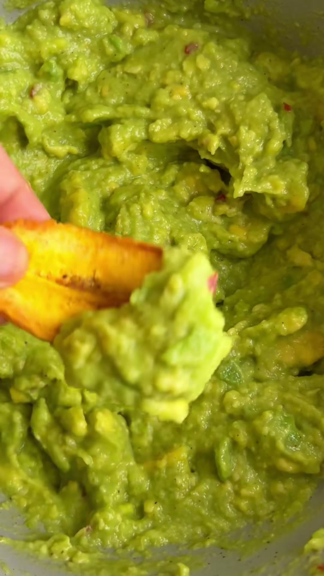 Creamy Long Neck Avocado Guacamole
